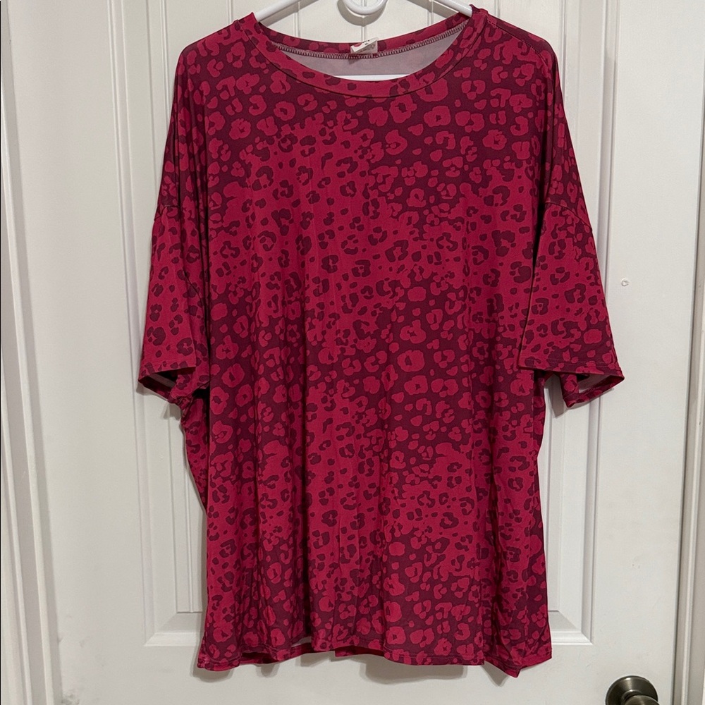 Relaxed Short-Sleeve Leopard Print Tee in Berry